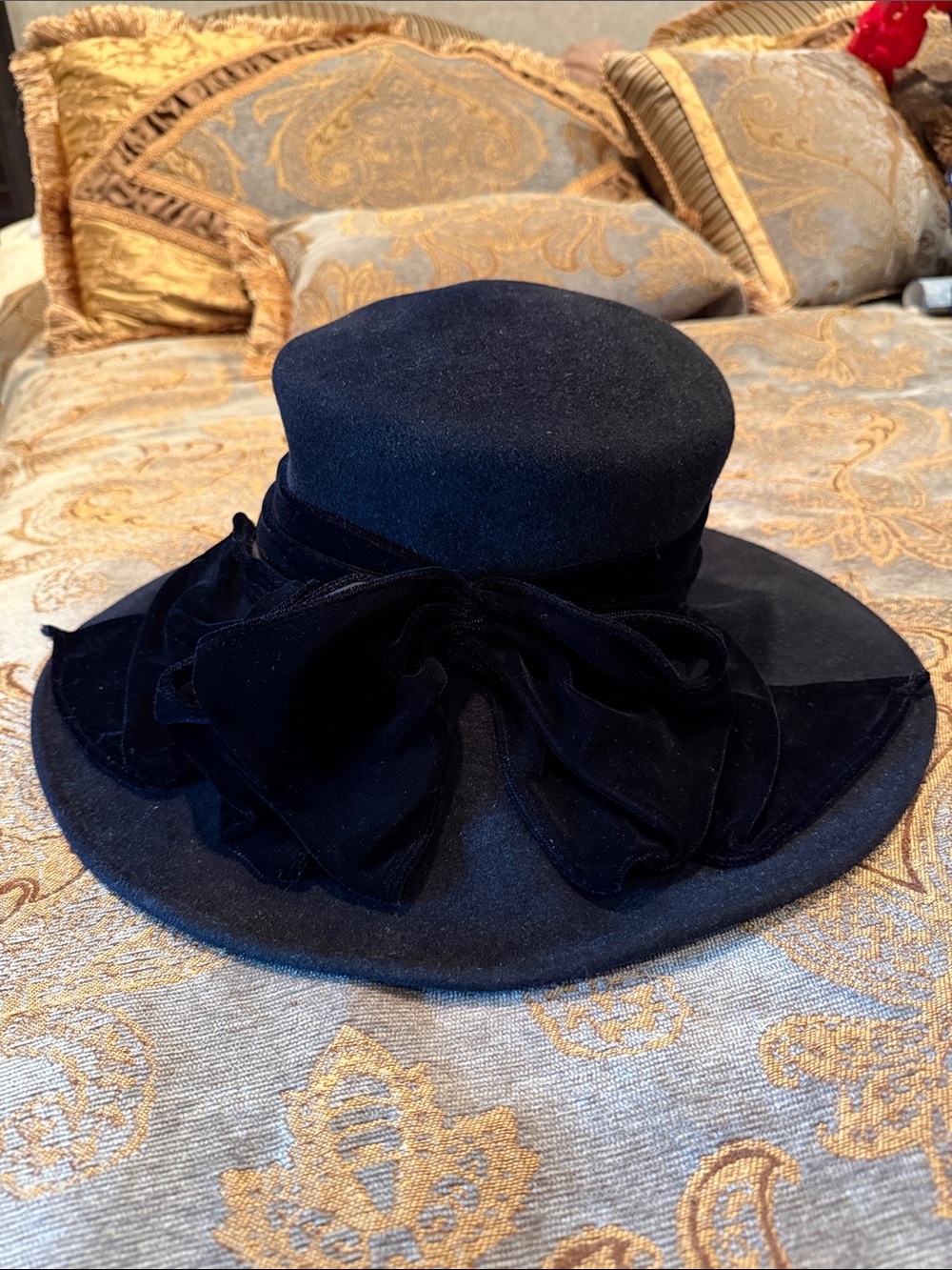 Classic Black Velvet Wide-Brim Hat with Decorative Bow